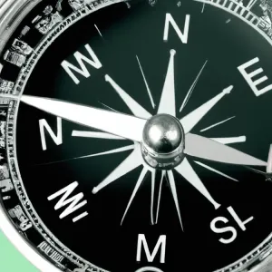 Kierunkowy 77: Odkryj tajemnicę miasta